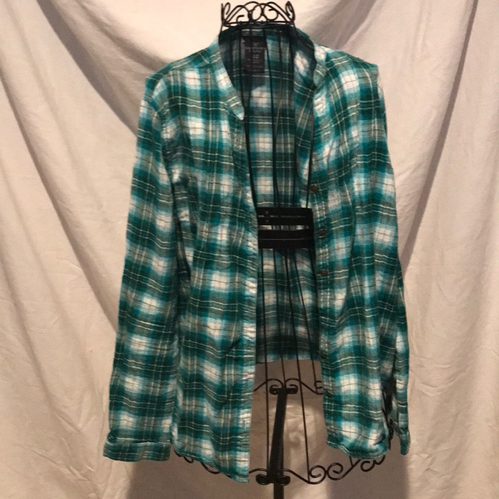 Plaid Tee Green & Blue. Size XL Juniors